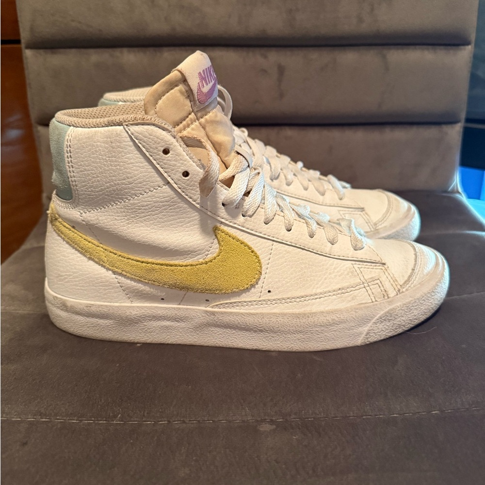 Nike Blazer Mid ‘77 White Light Zitron High Top Shoes Size 6Y / Women’s 7.5